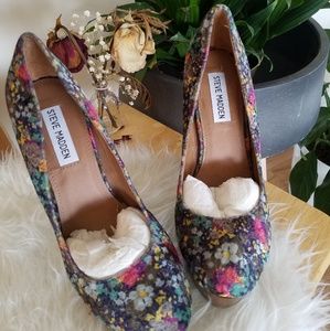 Steve Madden Cheeky Floral Velvet Platform Heels, size 8,